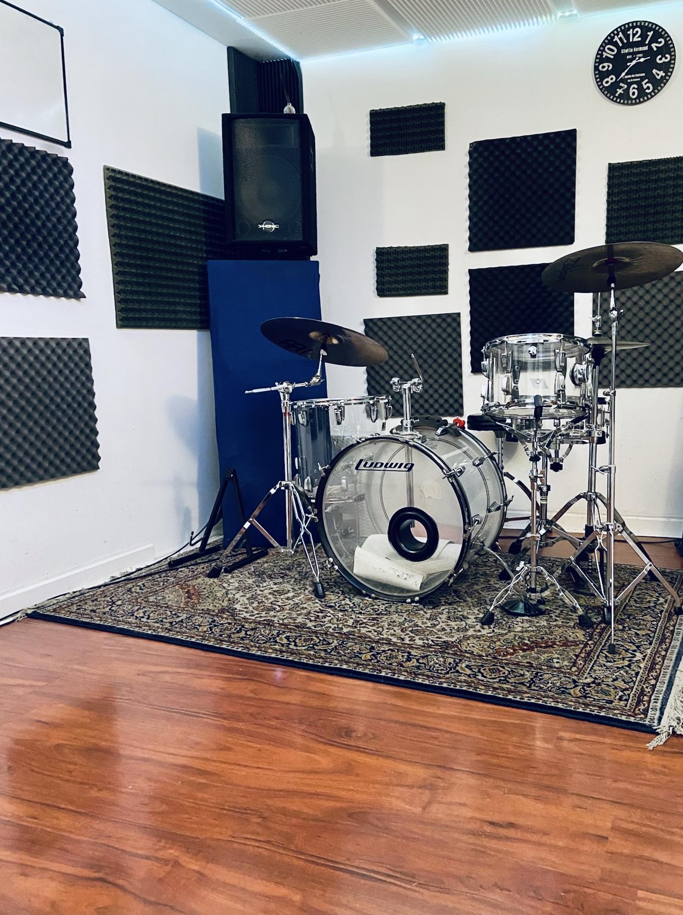 Sala de Estudio 434 Con Bateria Ludwig VistaLite Clear